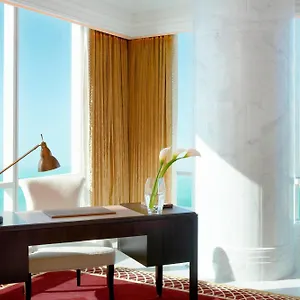 5* אתר נופש The St. Regis